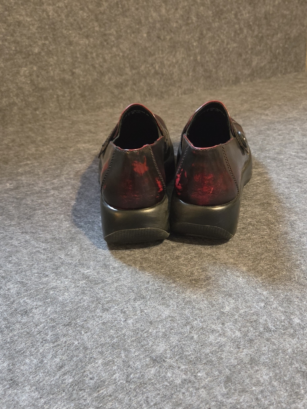 Dansko Cordovan Criss-Cross Women's Leather Clogs in Red and Black EUR 37 US 6.5 - Picture 4 of 7